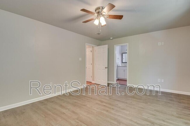 Building Photo - 2913 Running Creek Ln