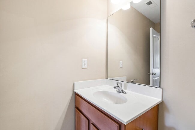 Building Photo - Refined Living: 3BR Townhome in Morrisville’s Keystone Park!