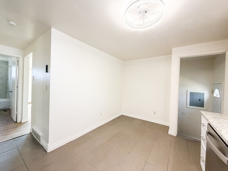 Building Photo - 1333 E 4170 S