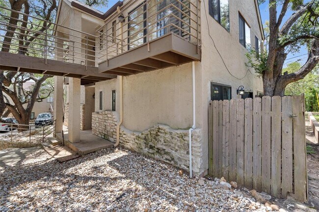 Building Photo - 6810 Deatonhill Dr