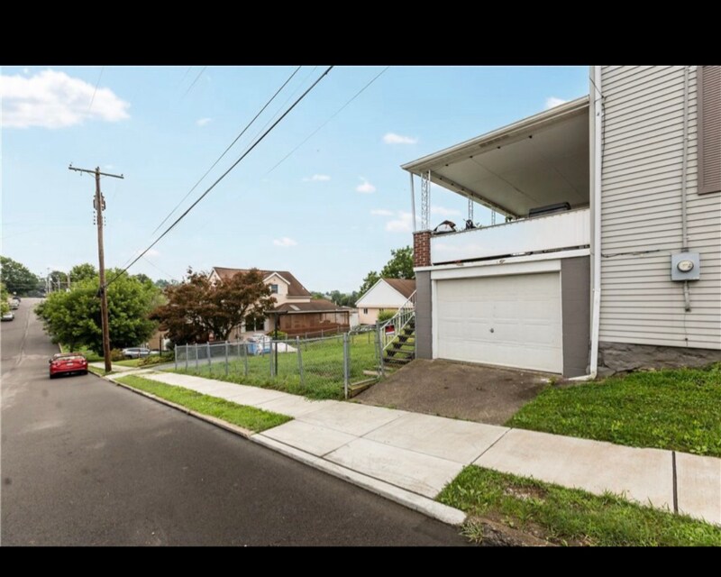 Building Photo - 376 Maple Ave