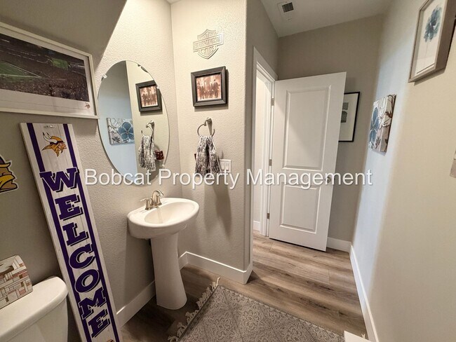 Building Photo - Stylish Corner Lot Townhome with No Rear Neighbors