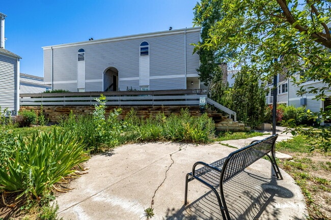 Building Photo - Updated and Stylish 1BDR/1BTH in the Eleve...