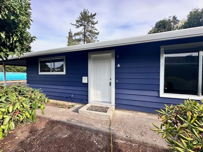 Building Photo - Half off the first month's rent!
