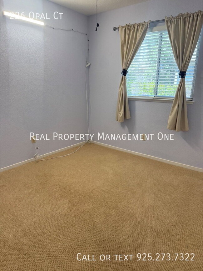 Building Photo - 226 Opal Ct