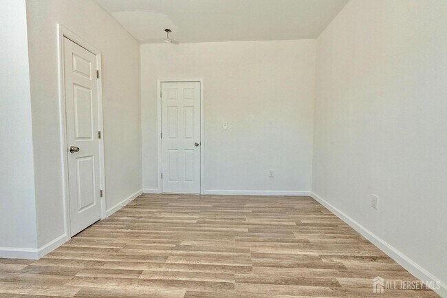 Building Photo - 186 N 17th St