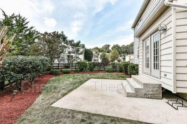 Building Photo - 6033 Woodlake Ln