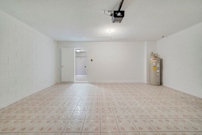 Building Photo - 3170 Santa Cruz Dr