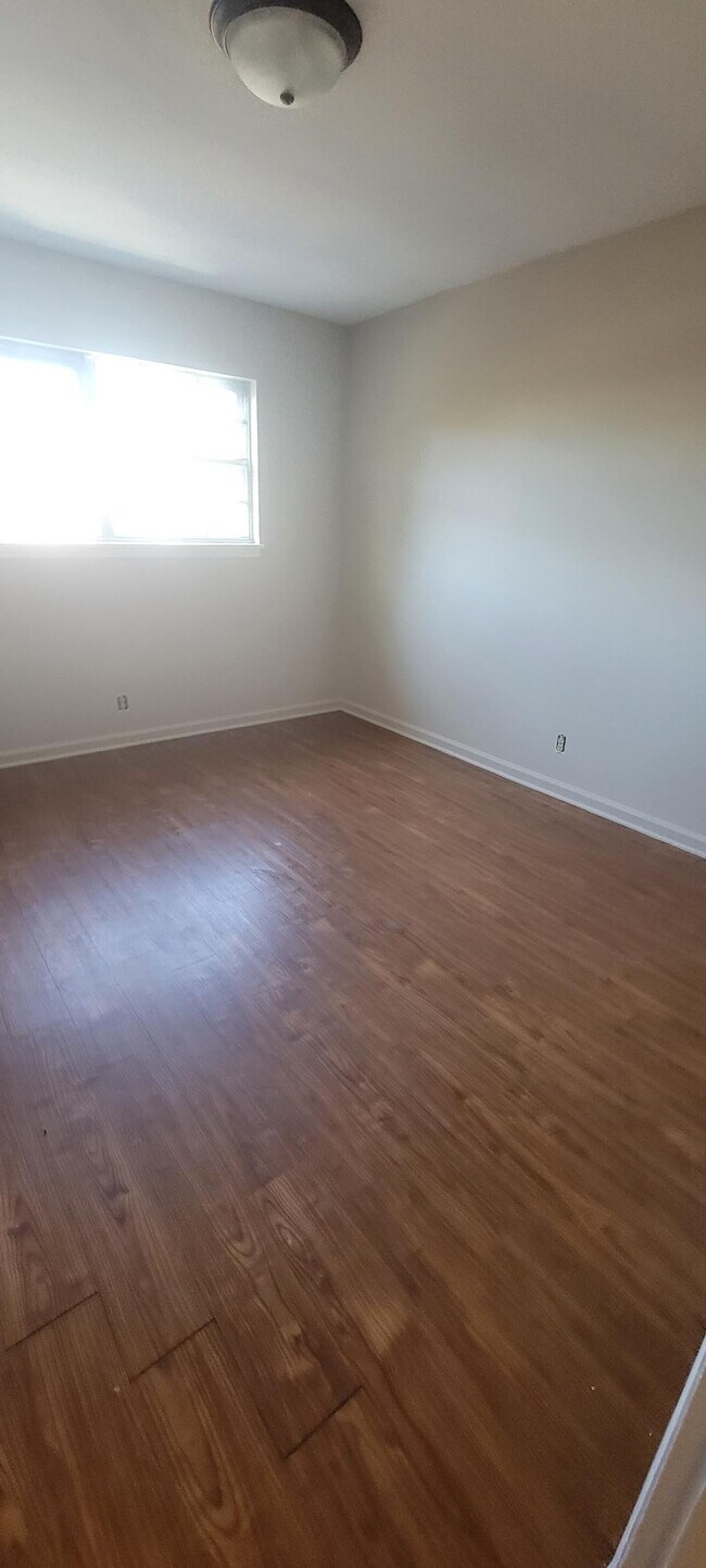 Building Photo - 222 N Haworth Ave