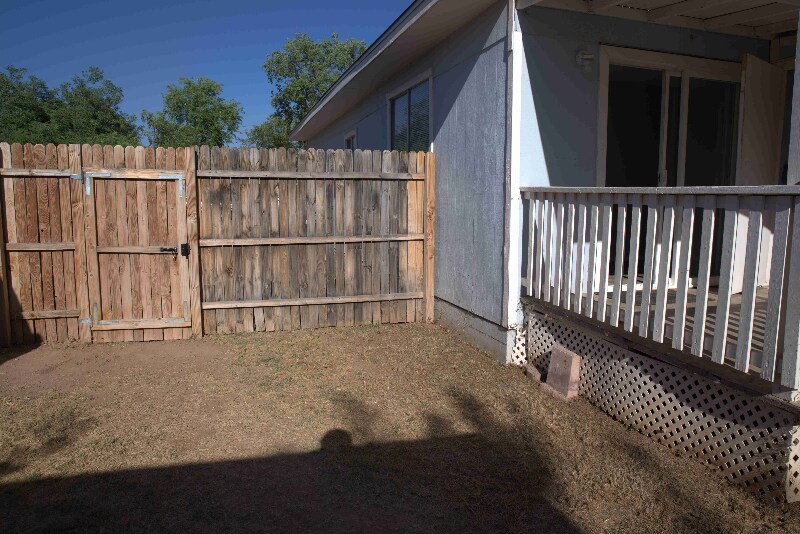 Building Photo - 306 N Palm St