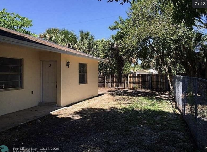 Building Photo - 853 SW 9th Ct
