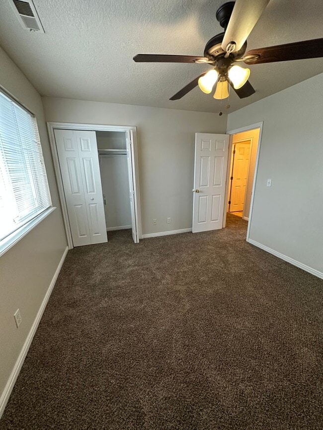Building Photo - BRENTWOOD CONDO 2 Bed 1 Bath with Optix in...