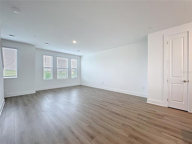 Building Photo - 15465 Hamlin Pk Dr