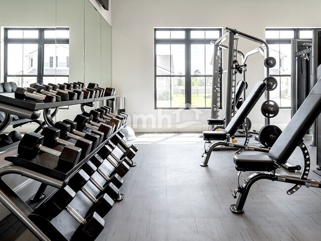 Building Photo - 390 Banyan Frst Dr