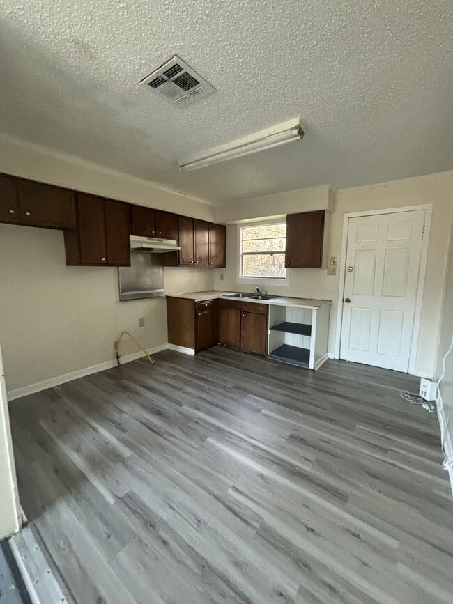 Building Photo - 3503 W Congress St