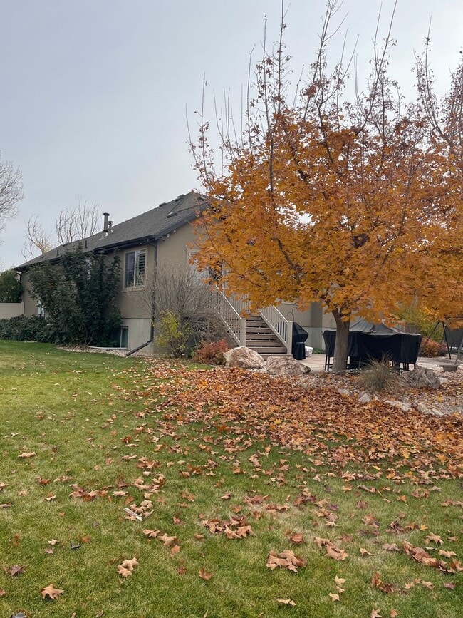 Building Photo - Luxury Fully Furnished 4-Bedroom Home for Rent – Clinton, Utah