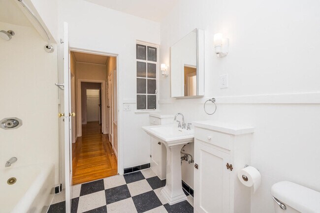 Building Photo - 381 Belmont
