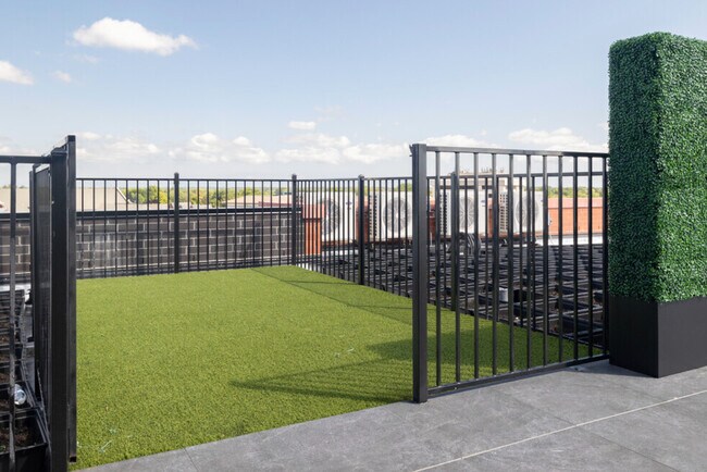 Building Photo - 3100 Birch Ln