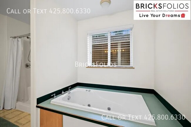 Building Photo - Welcome to Your New Tukwila Haven – Open C...