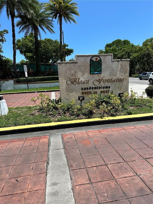 Building Photo - 9431 Fontainebleau Blvd