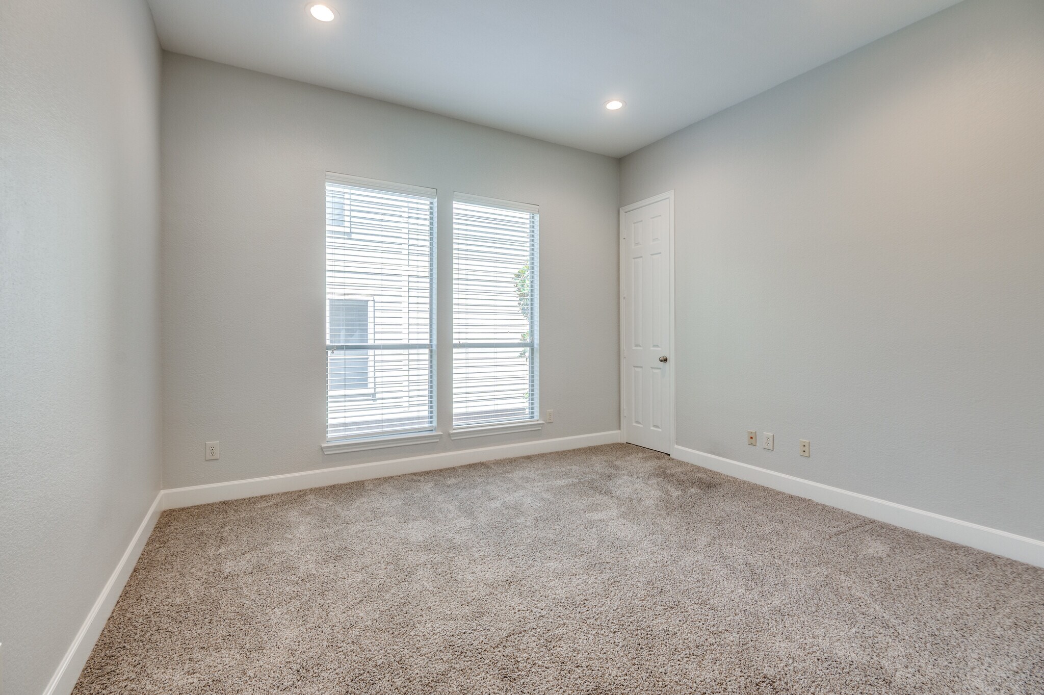 Building Photo - 909 City Side Ln