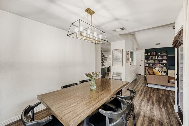 Building Photo - 916 Great Britain Blvd