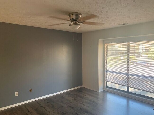 Building Photo - 1820-6 Tryon Drive