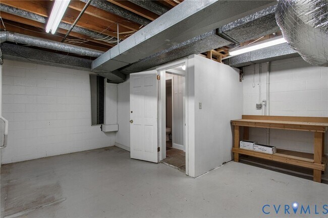 Building Photo - 9900 Kingsbridge Rd