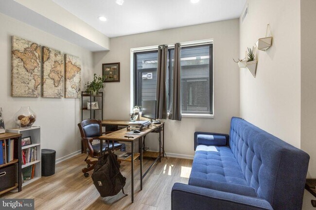 Building Photo - 381 Martin St