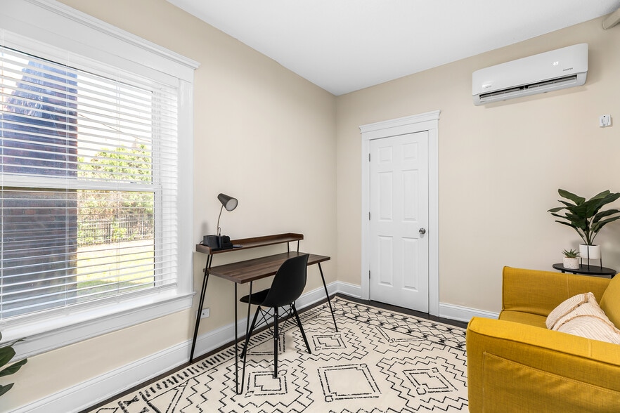 Building Photo - 3402 Brush St