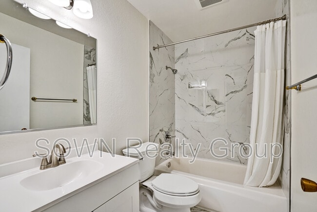 Building Photo - 36845 Reynolds Dr