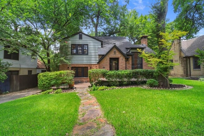 Primary Photo - 307 Circle Dr