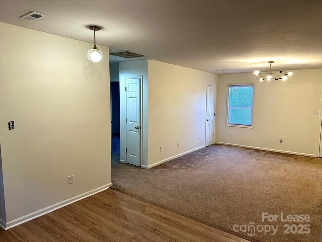 Building Photo - 5589 Wrenn Dr