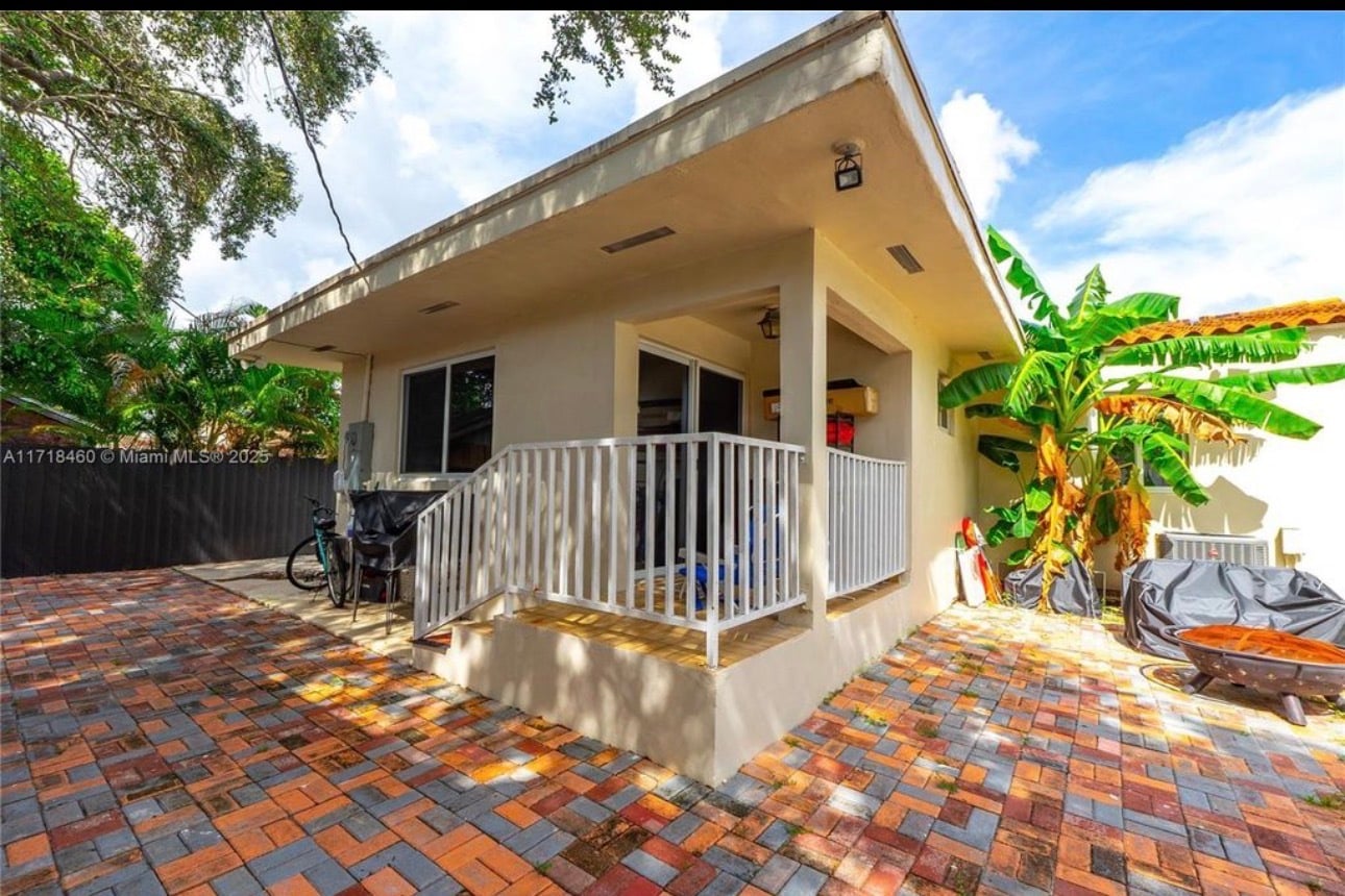 Building Photo - 240 SW 71st Ave