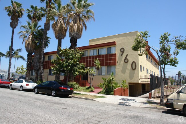 Building Photo - 960 S Manhattan Pl