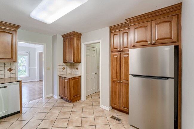 Building Photo - A Home With Character Walking Distance To Memorial Park!!