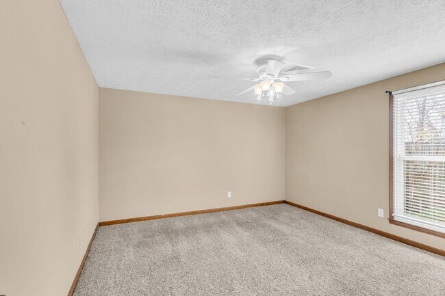 Building Photo - 341 Hickory Dr