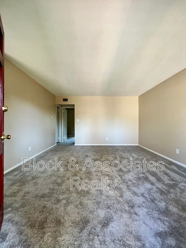 Building Photo - 3816 Country Club Rd