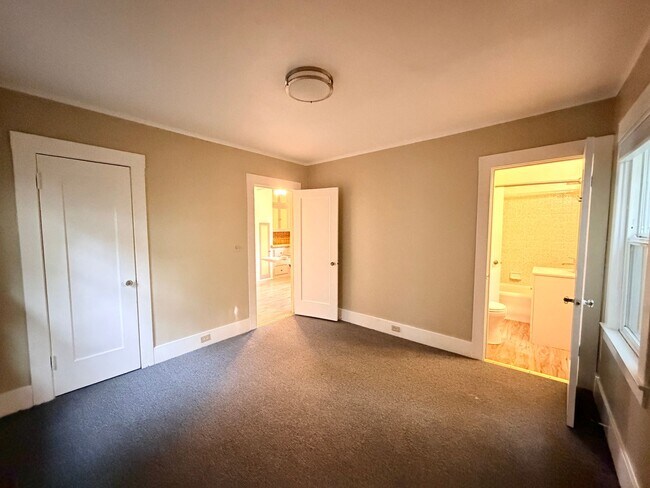 Building Photo - Charming 1BD/1BA Cottage Walkable to Downtown Petaluma