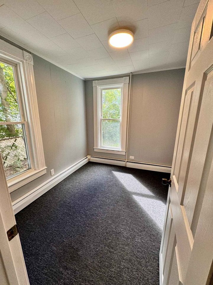 Building Photo - 14 Willow St