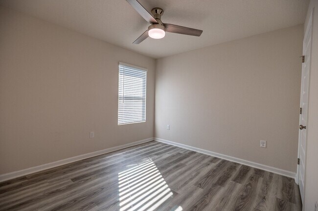 Building Photo - 1 Month FREE with 13 month lease!!!!     4 Bedroom 2 Bath Home in Roberts Cove Community in Foley