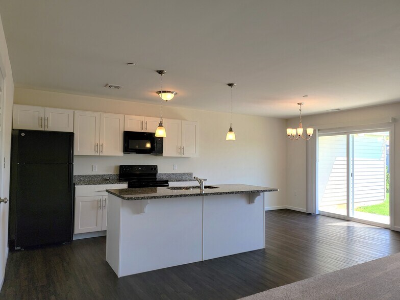 Building Photo - 68 Rollins Ln