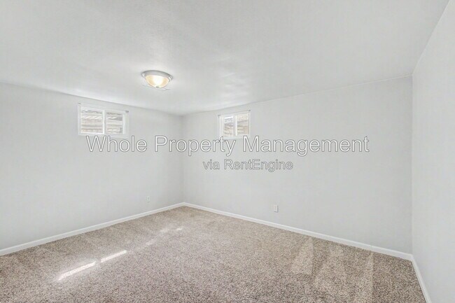 Building Photo - 3404 S Clinton Ct