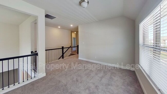 Building Photo - 6117 Horsetail Dr