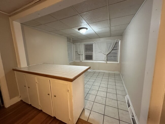 Building Photo - Cozy 3-Bed / 1-Bath Apartment in the Heart of Biddeford