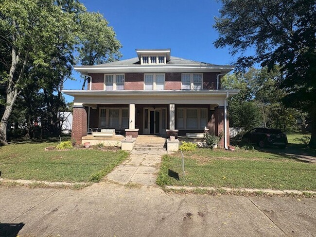 Building Photo - Historic Downtown Murfreesboro TN 3050 SF, 5BR/2BA for rent