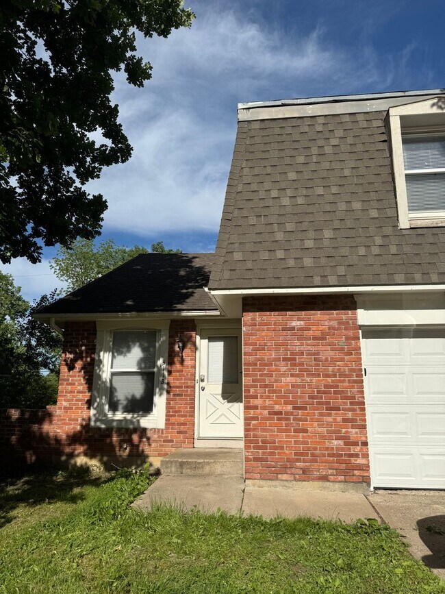 Primary Photo - 311 Hawthorne Ct