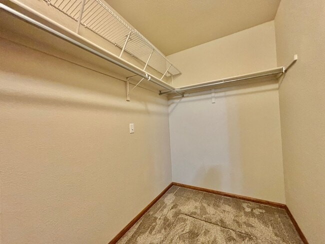 Building Photo - Beautiful Duplex with Attached Garage and ...