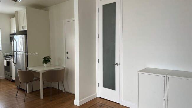 Building Photo - 439 15th Street Apt #8, Miami Beach, FL 33...