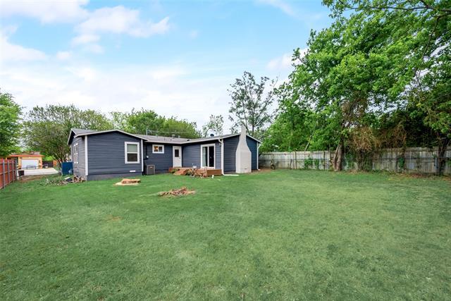 Building Photo - 228 E Oak Dr